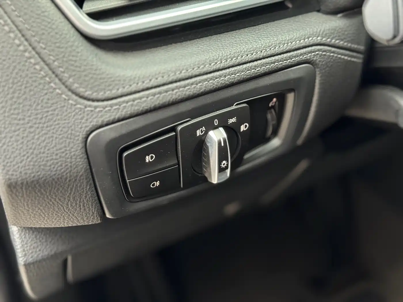 BMW 2 Series Touring 2016 218i Sport Design Package фото 18