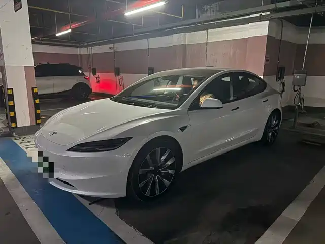 Tesla Model 3 2024