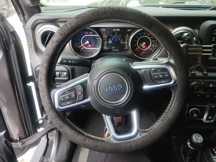 Photo 15 - Jeep Wrangler