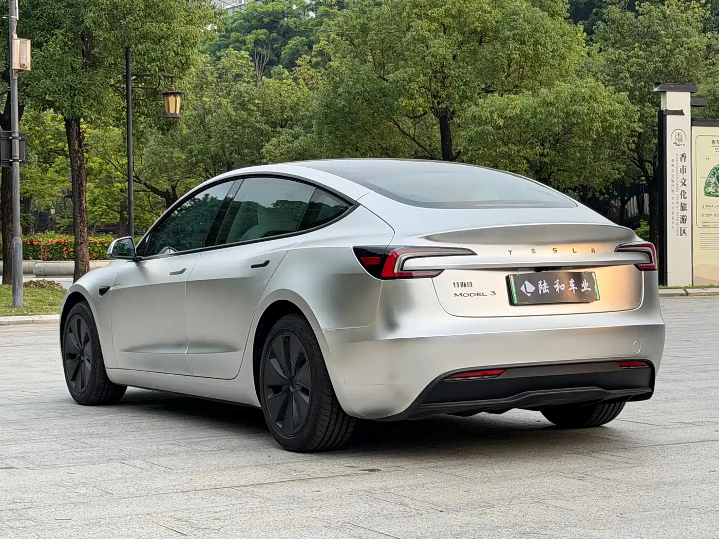 Tesla Model 3 2026 2025 Model Year Facelift Rear-Wheel Drive