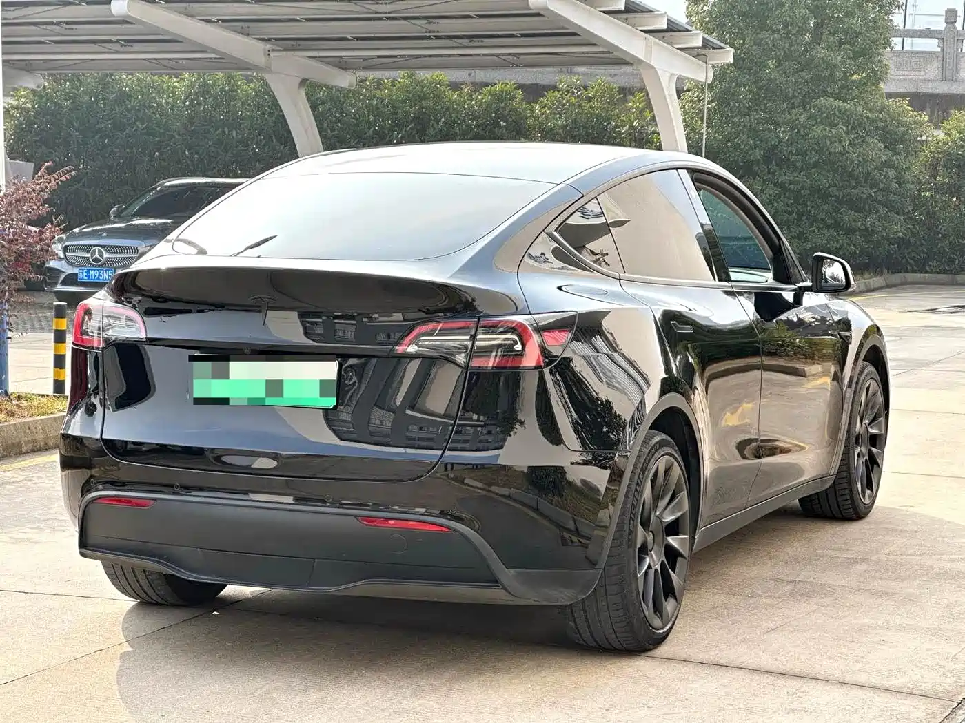 TESLA MODEL Y