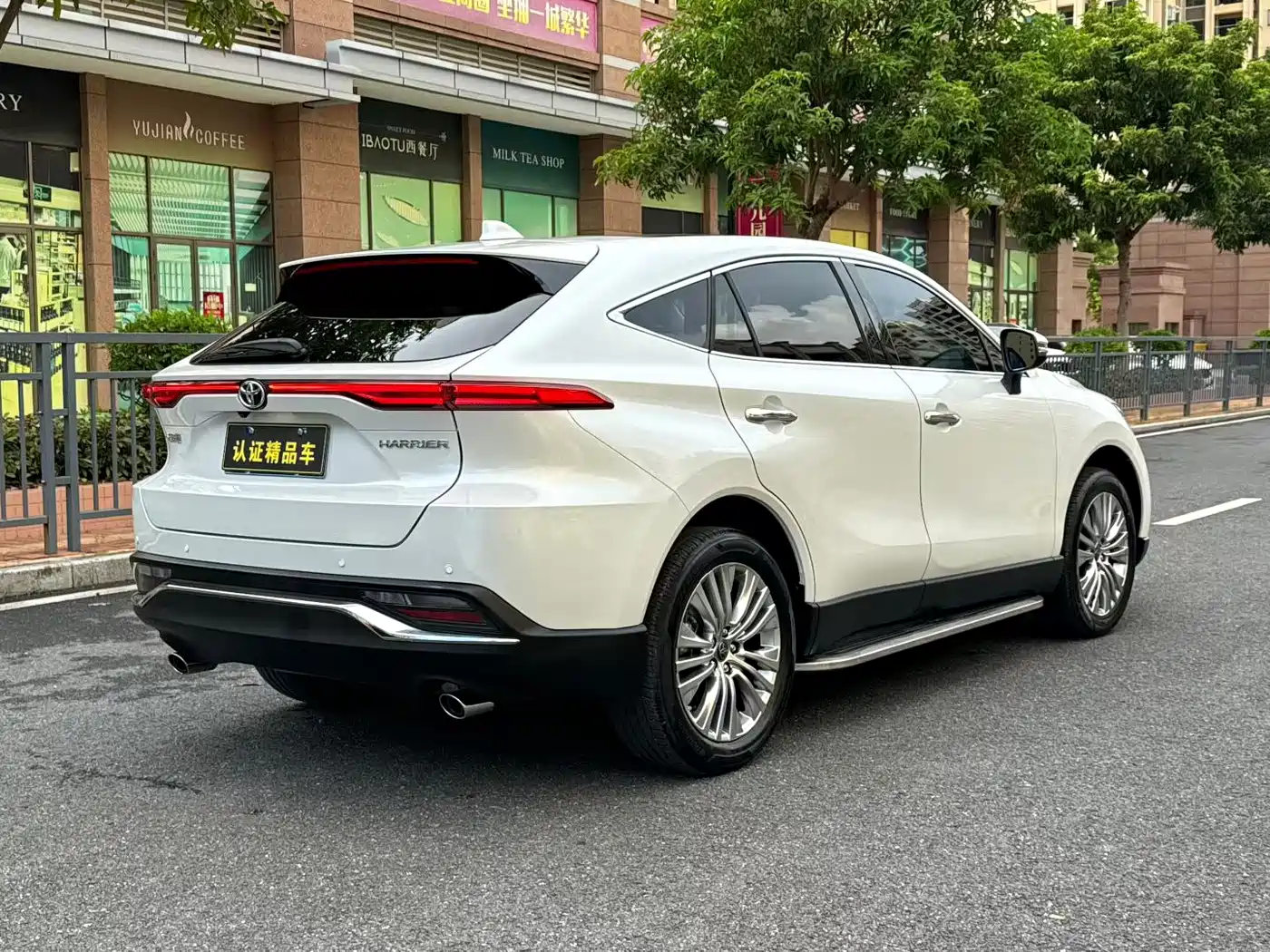 Toyota Lingfang HARRIER 2022 2.0L CVT 2WD Premium Edition фото 7