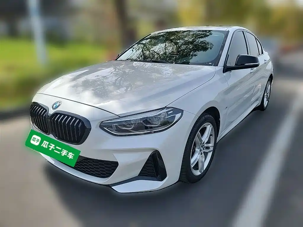 BMW 1 Series 2022 120i M Sport Shadow Edition фото 2