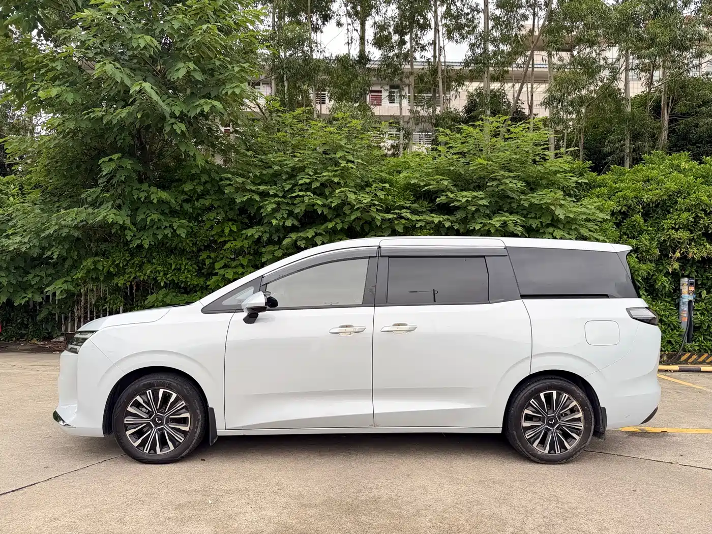 Wuling Motors Xingguang 730 New Energy 2026 2025 Model Pure Electric Base Version