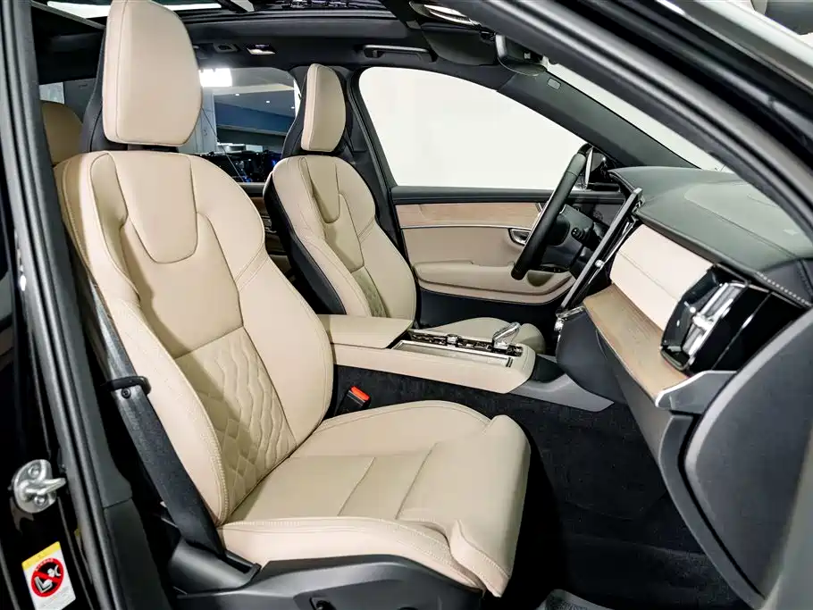 Volvo XC90 Plug-in Hybrid 2026 2025 Facelift T8 Intelligent Luxury 7-Seater