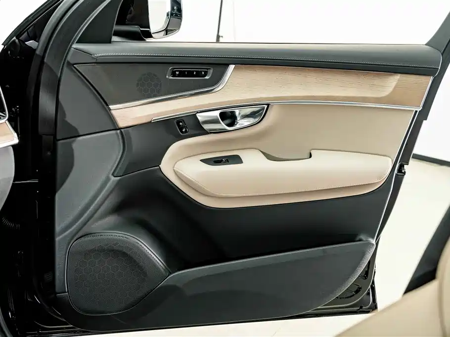 Volvo XC90 Plug-in Hybrid 2026 2025 Facelift T8 Intelligent Luxury 7-Seater