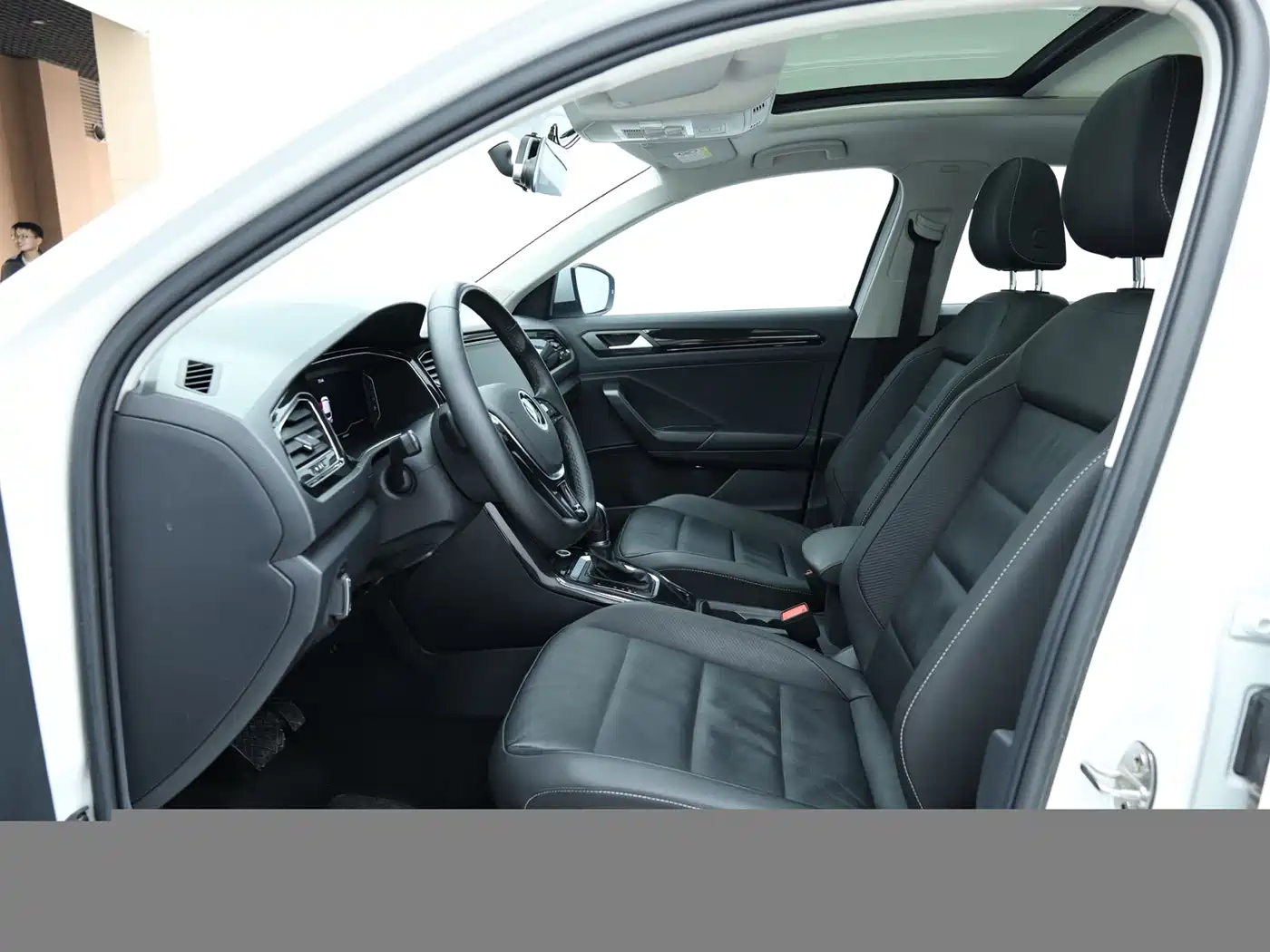 Volkswagen T-ROC 2022 280TSI DSG 2WD Comfort PLUS фото 5