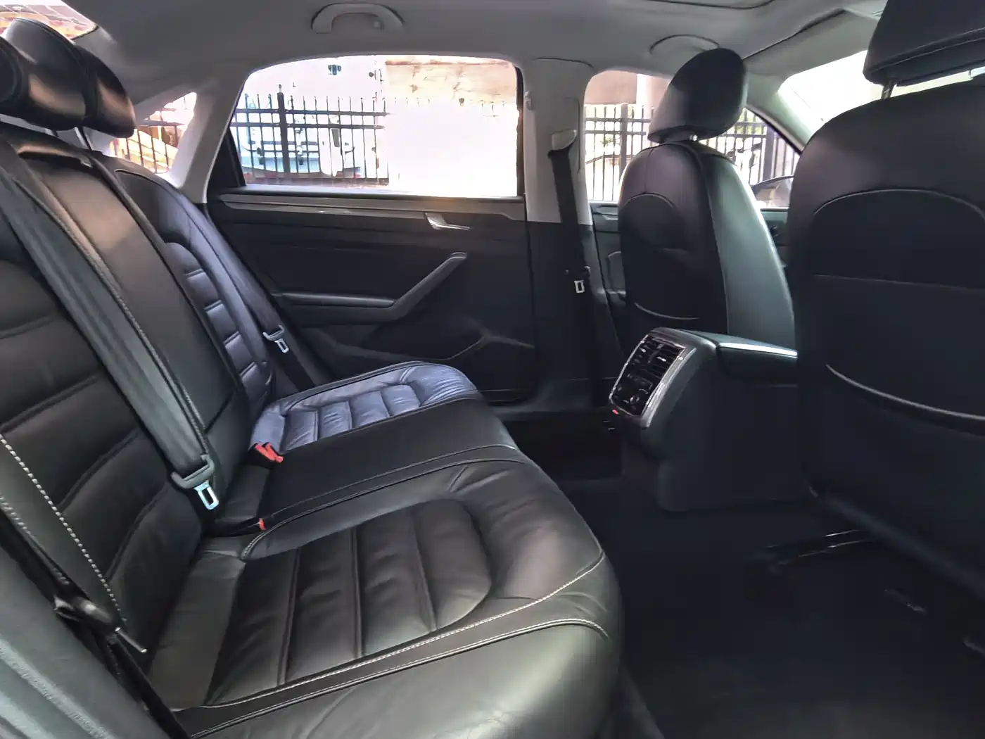 Volkswagen Passat 2017 330TSI DSG Prestige фото 7