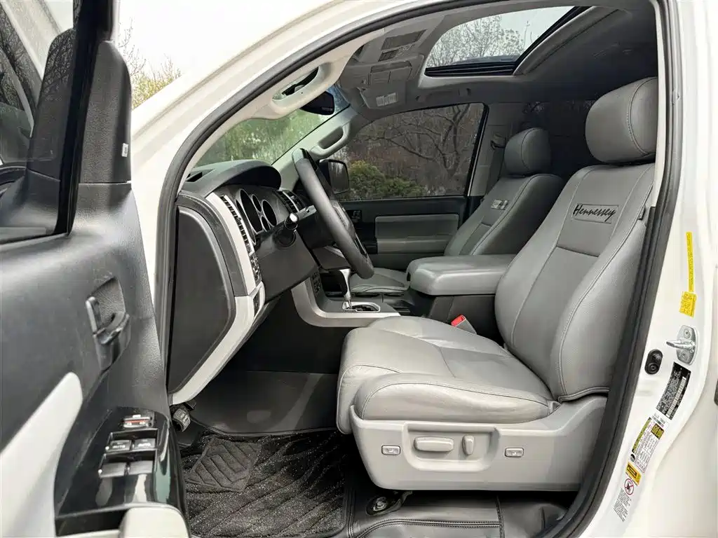 Toyota Sequoia 2010 5.7 Platinum Edition фото 7