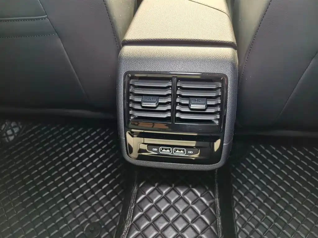 Volkswagen Sagitar 2025 300TSI DSG Surpass Edition фото 17