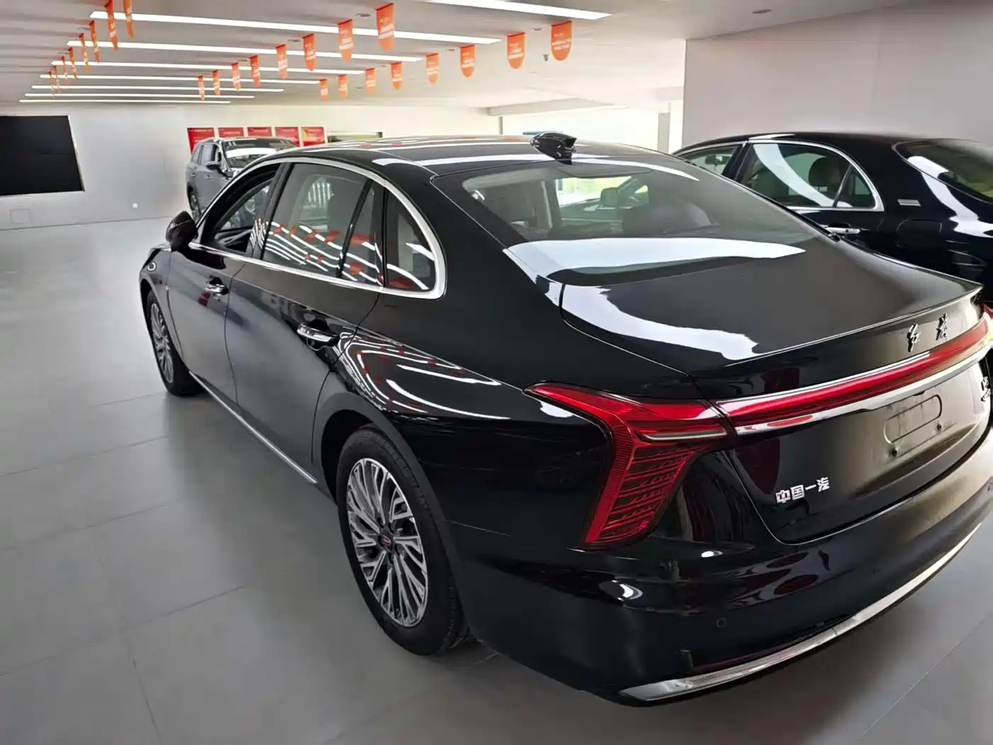 Фото 5 - Hongqi H5