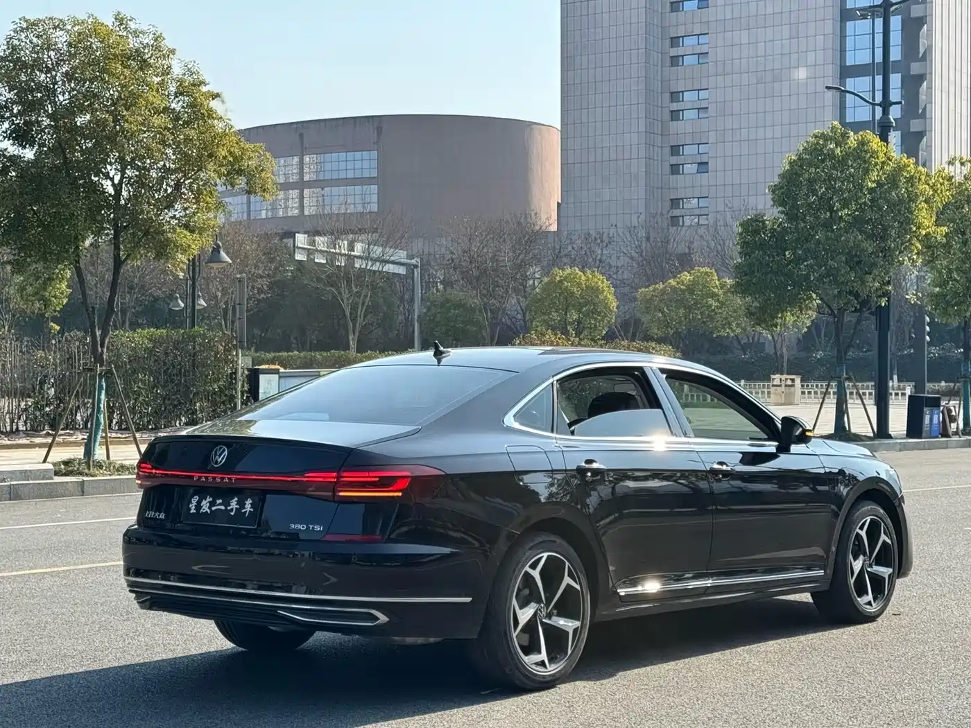 Volkswagen Passat 2025 Outstanding 380TSI Starlight Dragon Soaring Edition фото 5