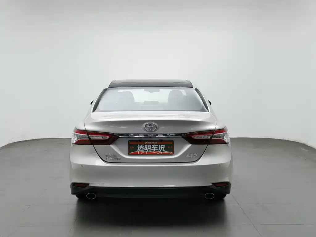 Фото 4 - Toyota Camry