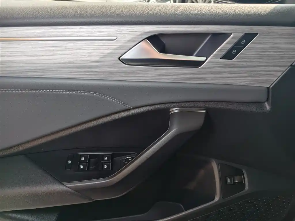 Volkswagen Sagitar 2025 300TSI DSG Surpass Edition фото 11