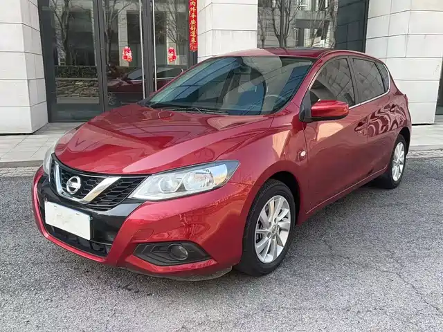 NISSAN TIIDA