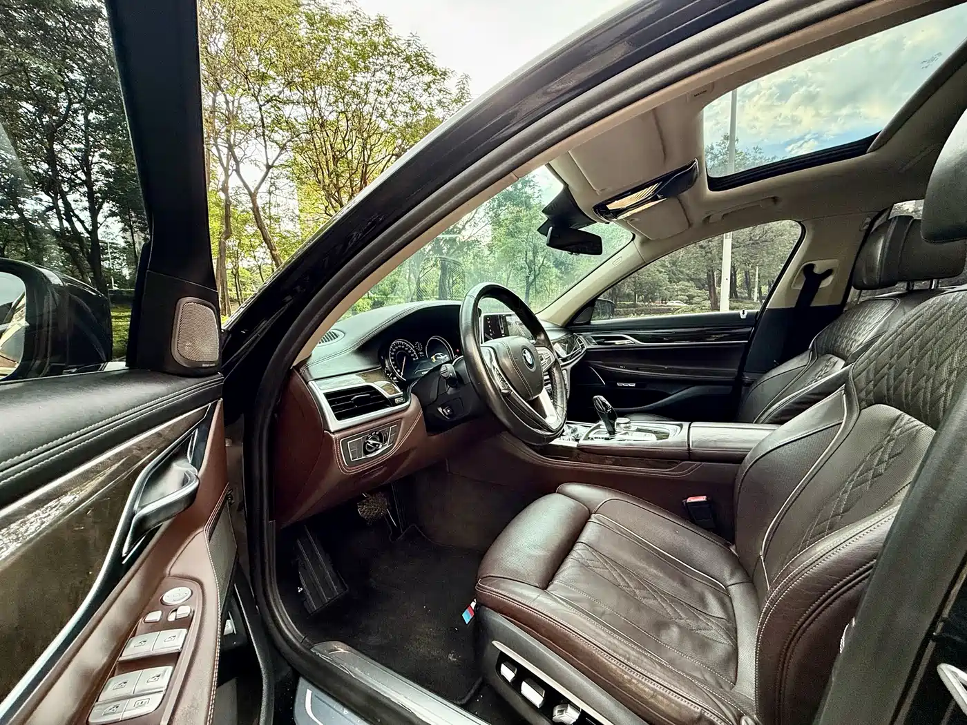 BMW 7 Series 2016 740Li Leading Edition фото 4