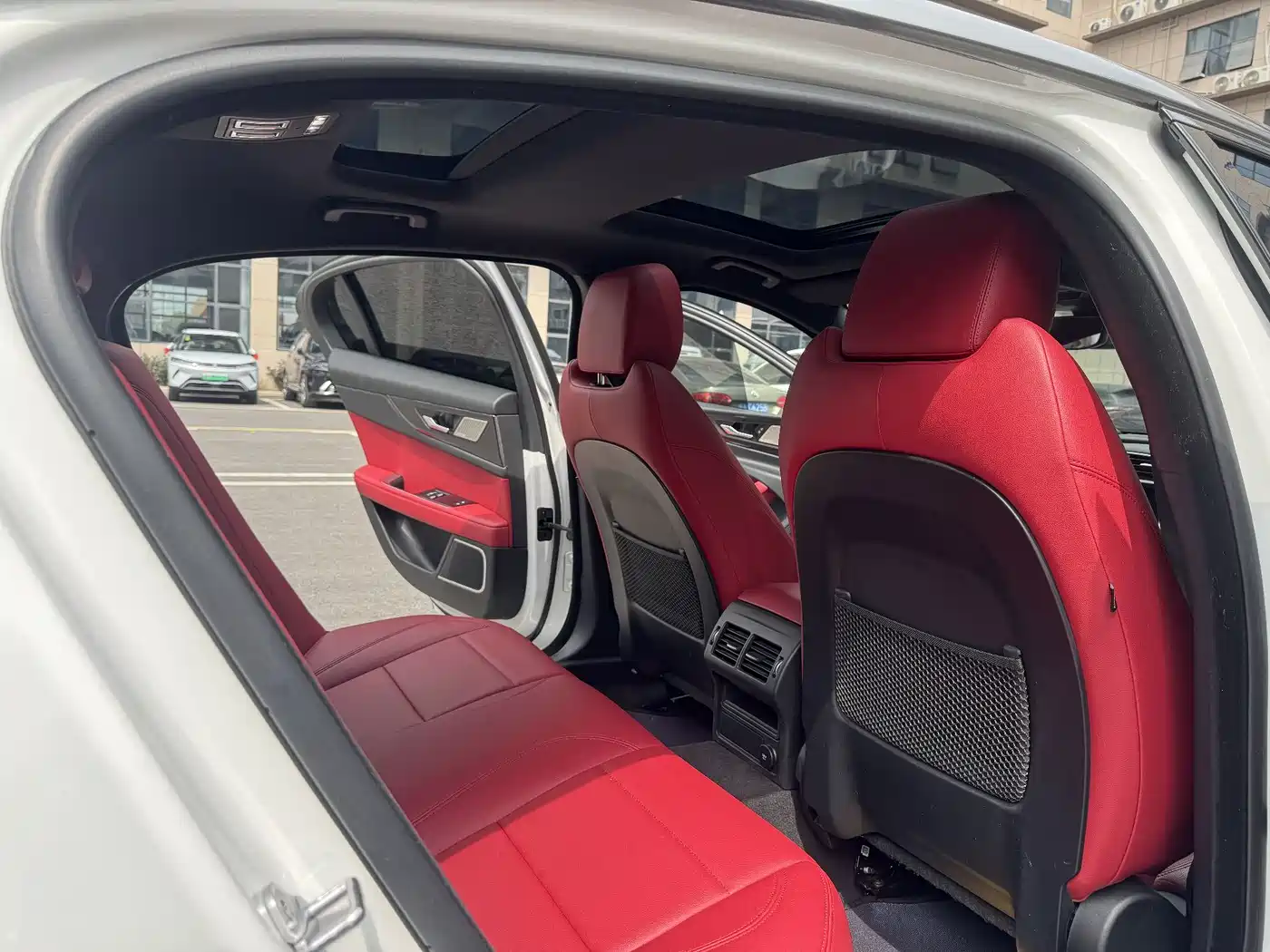 Jaguar XEL 2020 2.0T 200PS R-DYNAMIC S Progressive Sport Edition фото 10