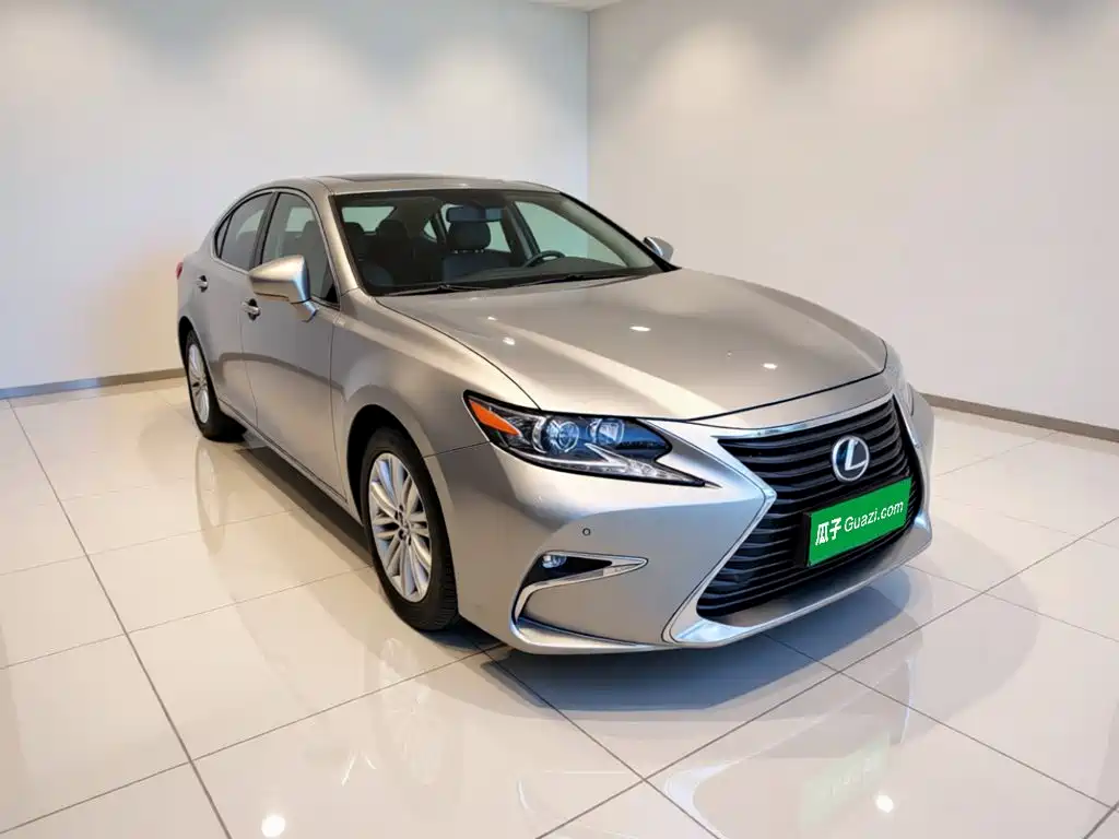 Photo 3 - Lexus ES