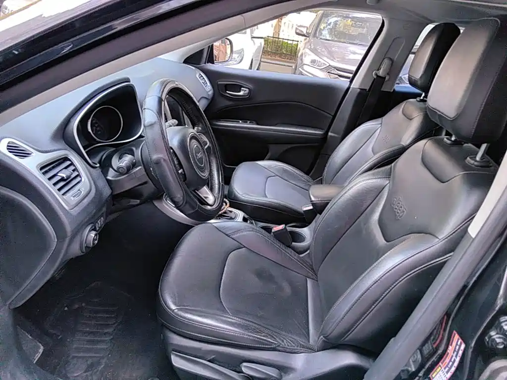 Фото 15 - Jeep Compass