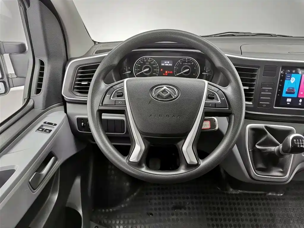 SAIC Maxus Xintu V80 2025 Value Edition Aoyun 2.0T Manual Short Wheelbase Ultra-Low Roof 127Ps 7/9-seater фото 11