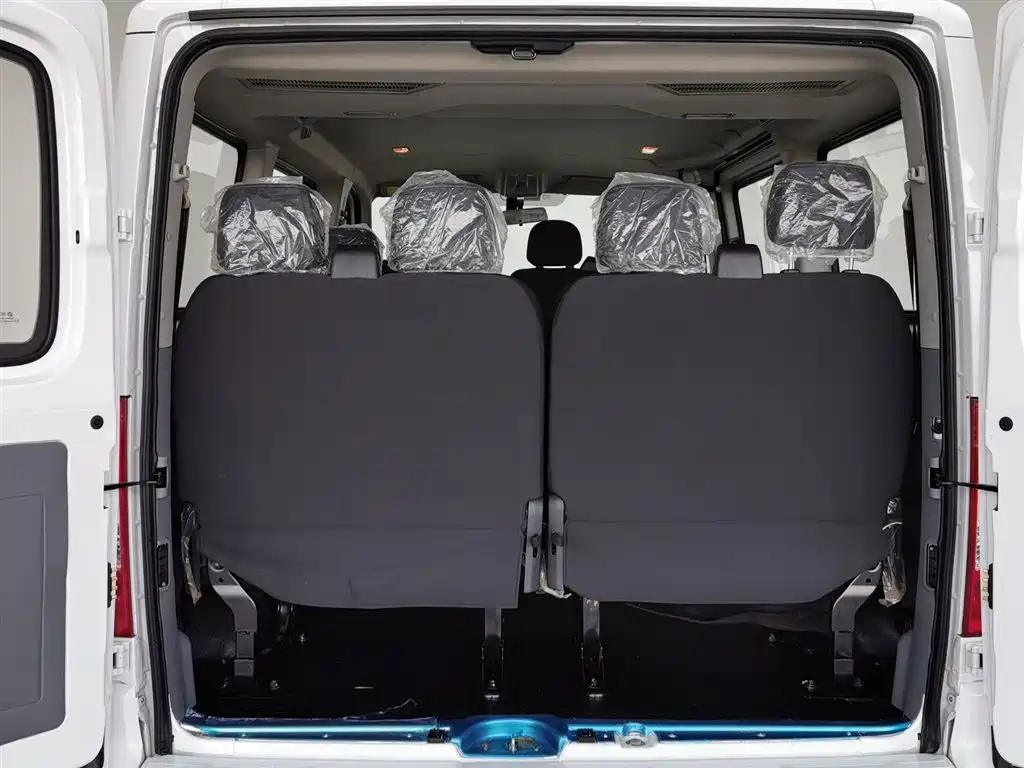 SAIC Maxus Xintu V80 2025 Value Edition Aoyun 2.0T Manual Short Wheelbase Ultra-Low Roof 127Ps 7/9-seater фото 16