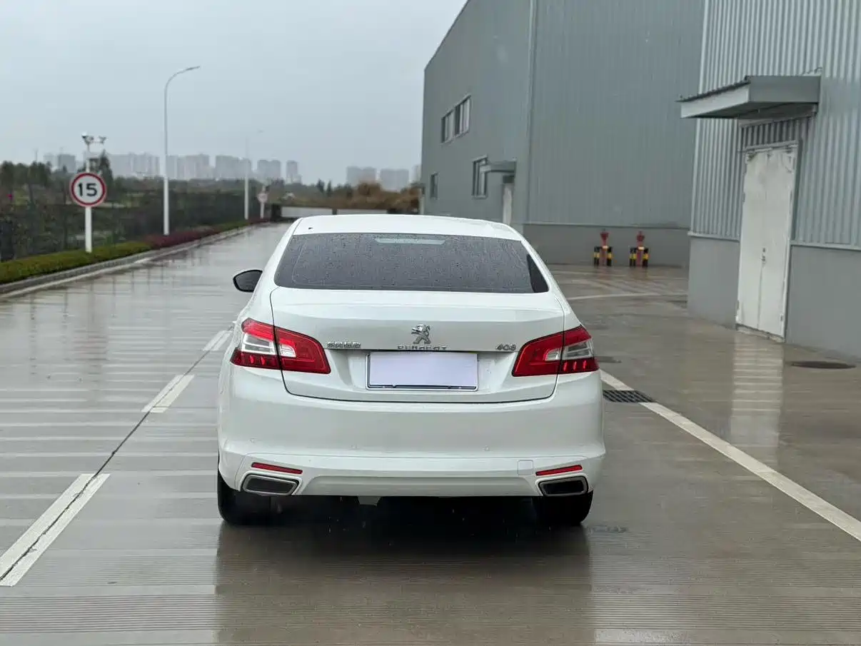 Peugeot 408 2016 1.6T Automatic Luxury Edition фото 6