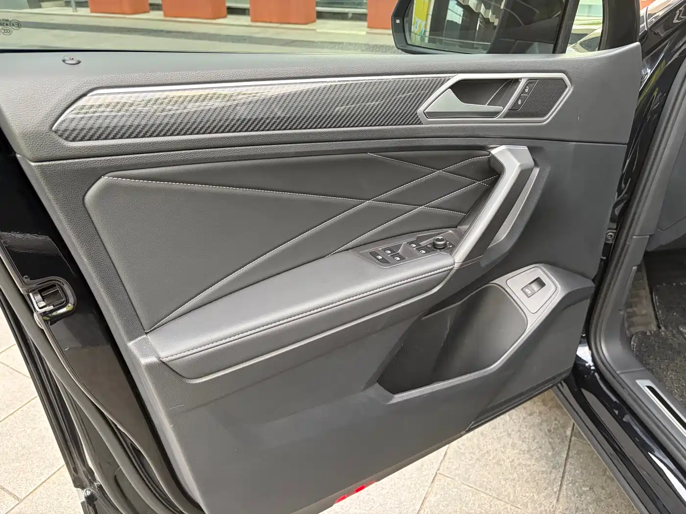 Volkswagen Tiguan L 2022 330TSI Auto 2WD R-Line Premium Edition фото 10