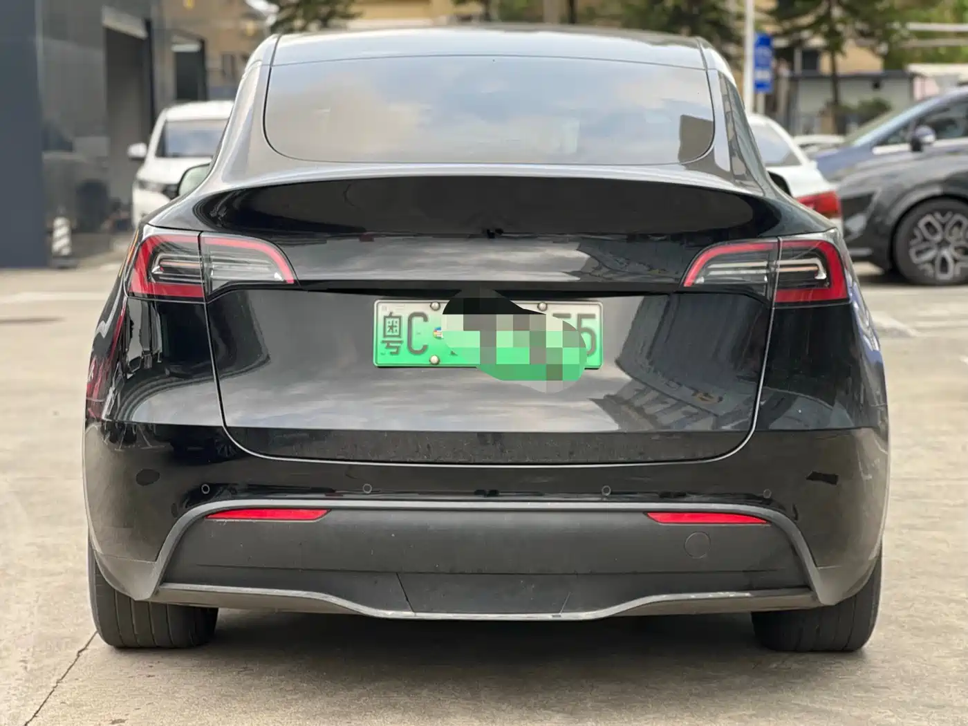 TESLA MODEL Y