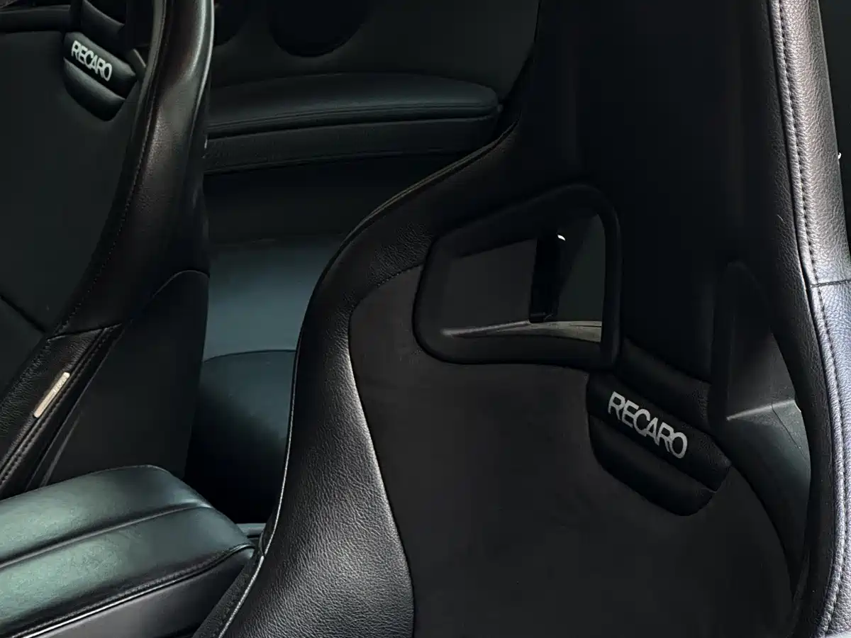 BMW M3 2011 M3 Coupe Carbon Fiber Roof Edition фото 10