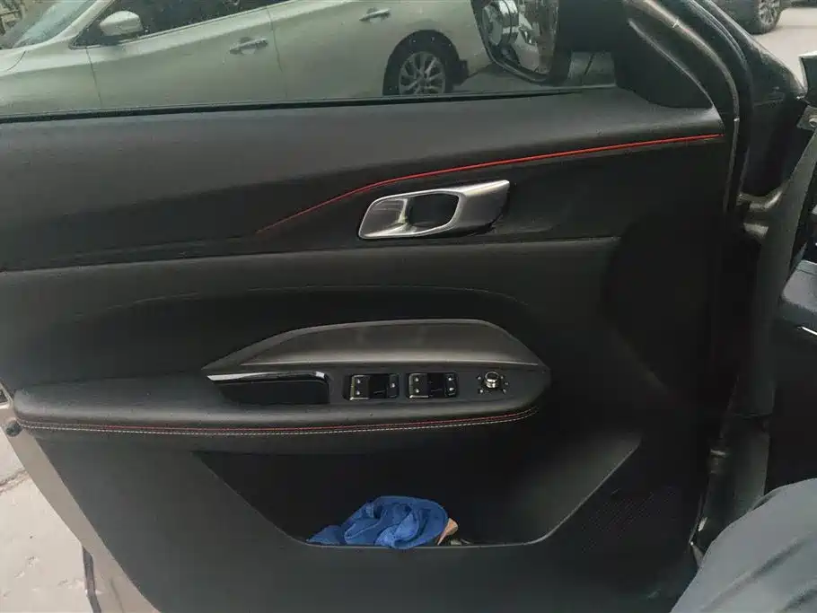 CHANGAN CHANGAN AUCHAN Z6