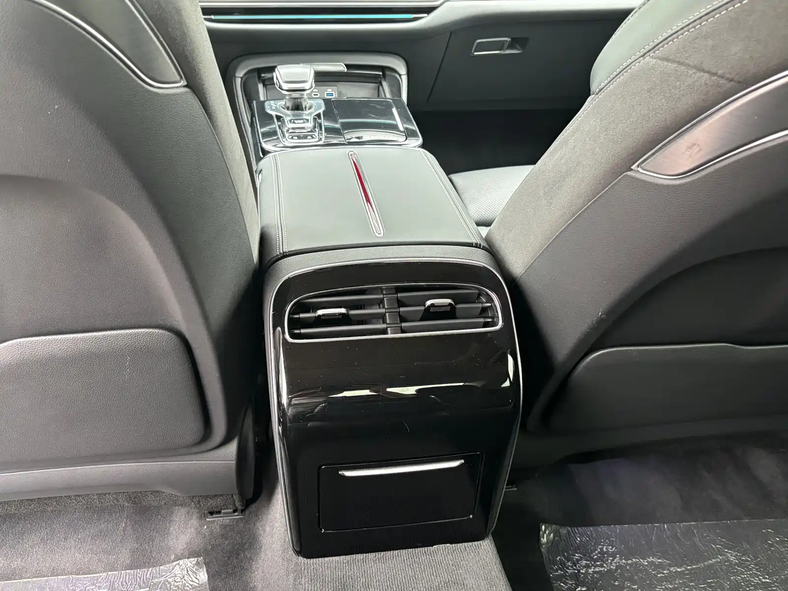 Photo 5 - Hongqi H9