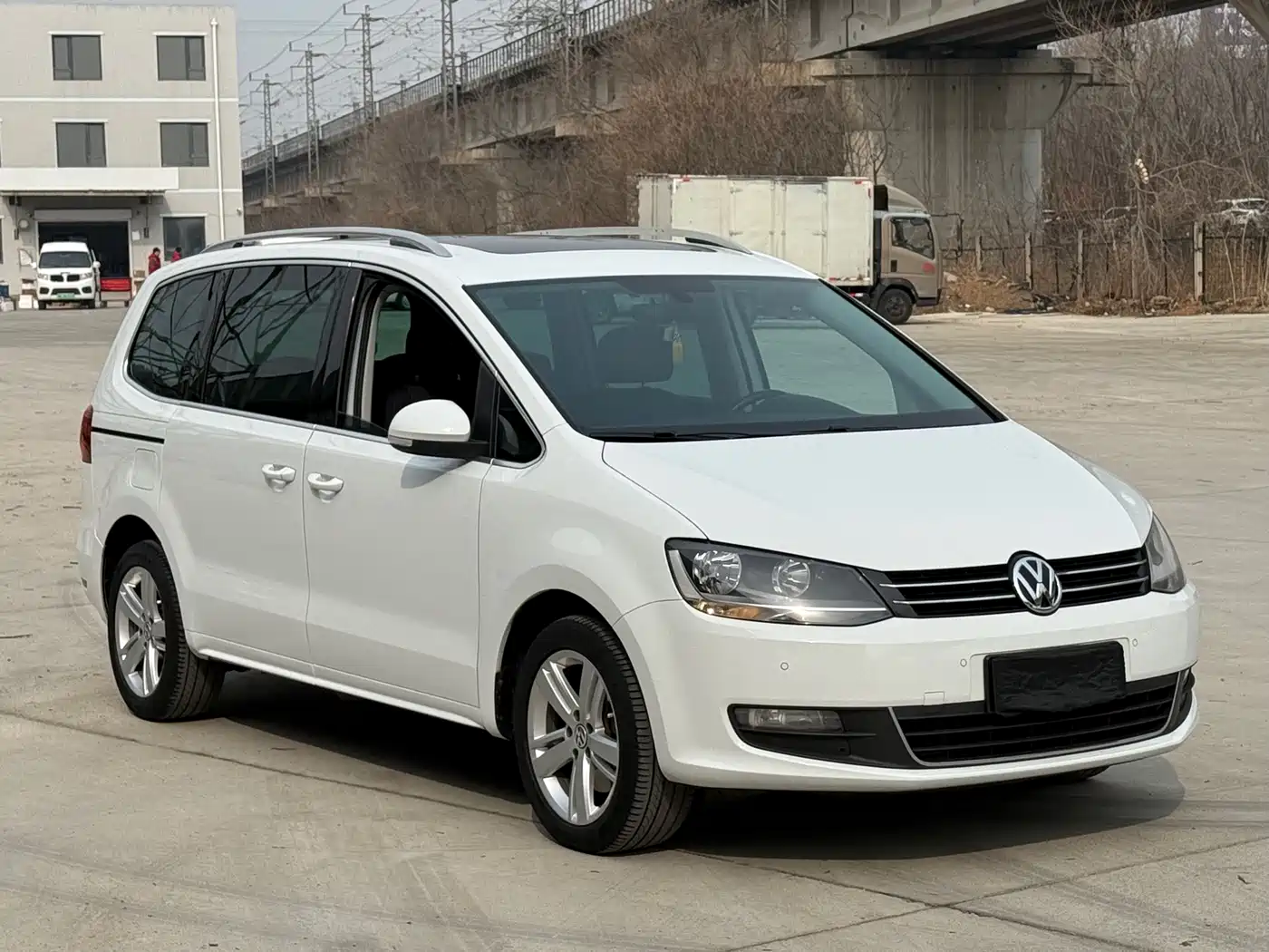 Volkswagen Sharan 2018 Facelift 380TSI Comfort 7-Seater фото 3