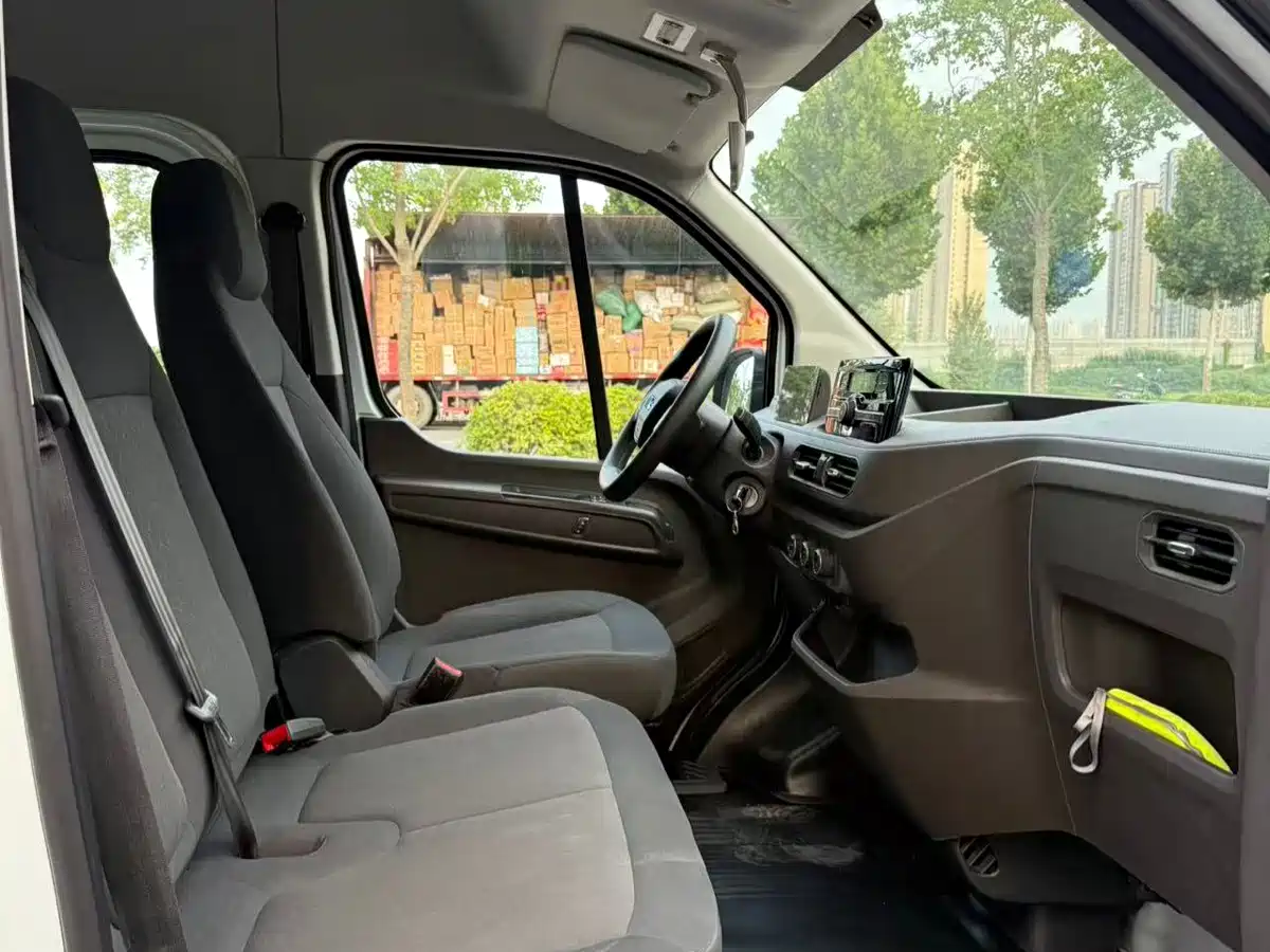 Jiangling E-Fushun 2025 2025 Clear Window Version 53.58kWh Medium Wheelbase Medium Roof