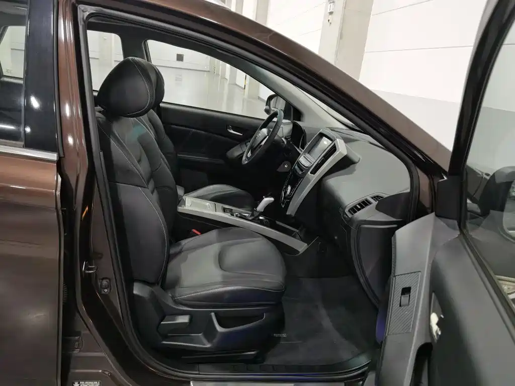 Luxgen U6 SUV 2015 2015 1.8T Fashion Edition