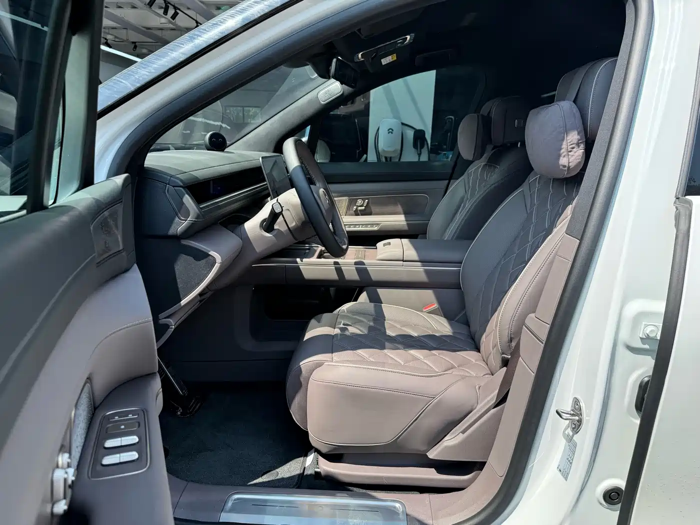 NIO ES8 2026 2025 Model 6-Seat Executive Luxury Edition