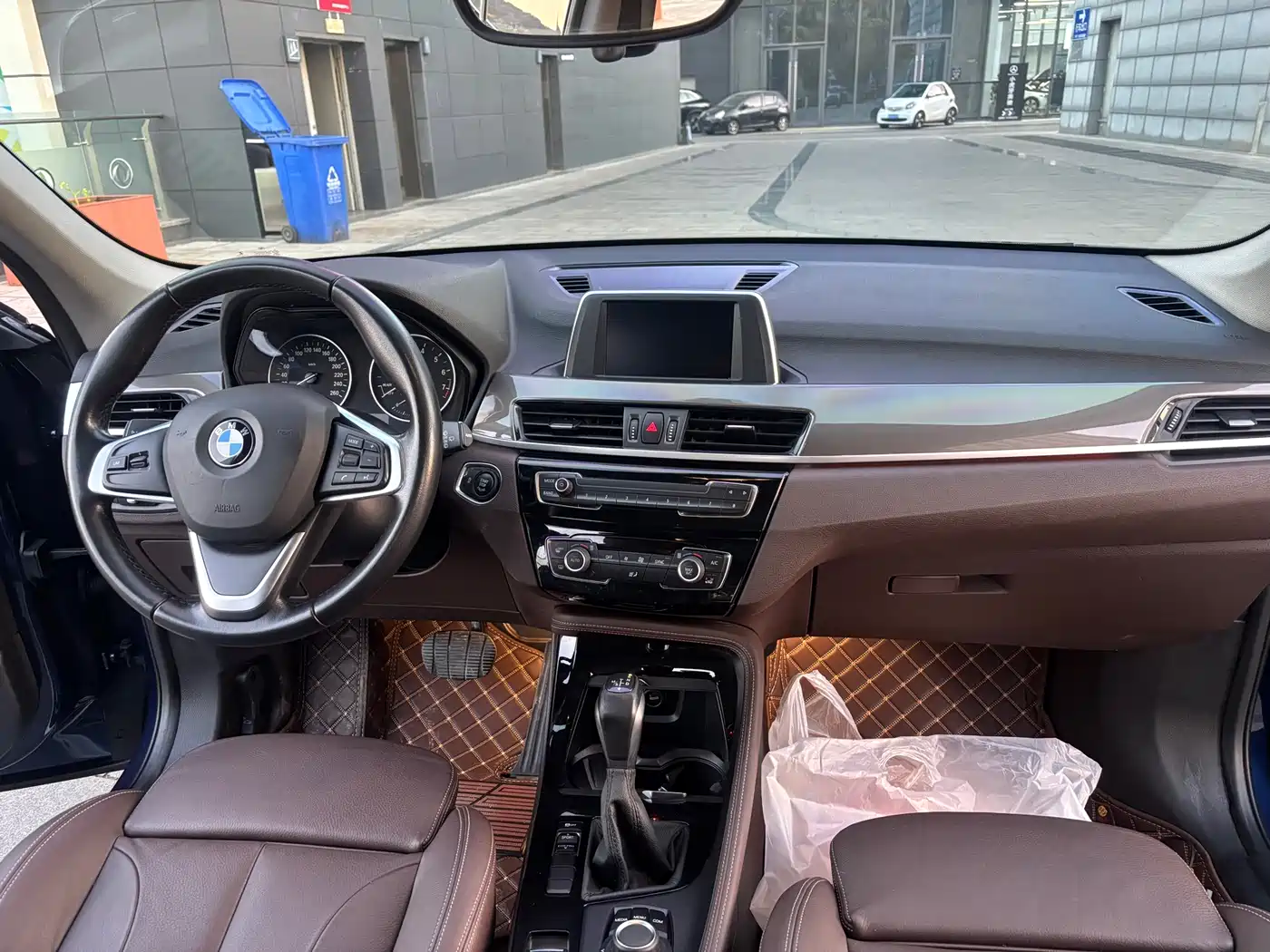 BMW X1 2018 sDrive18Li Premium Model фото 14