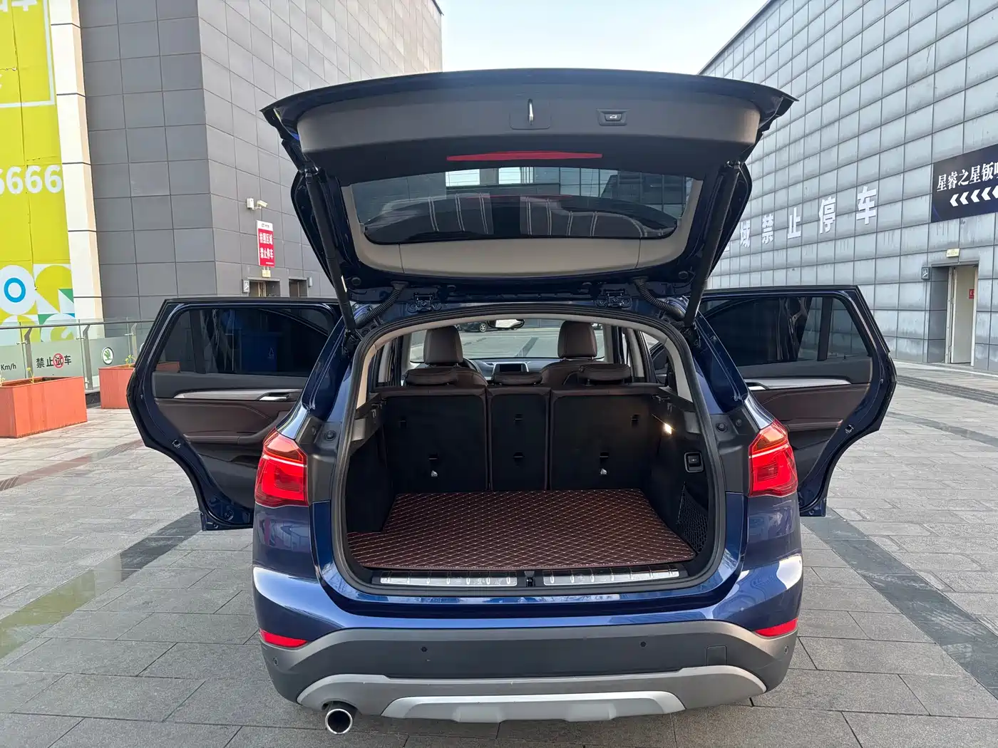 BMW X1 2018 sDrive18Li Premium Model фото 11