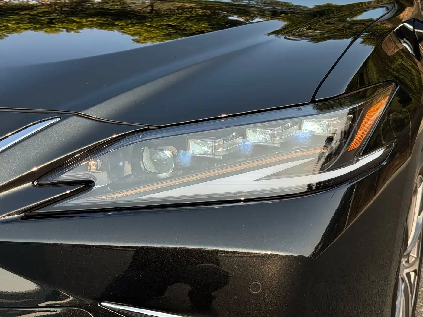 Lexus ES 2023 200 Excellence Edition фото 4