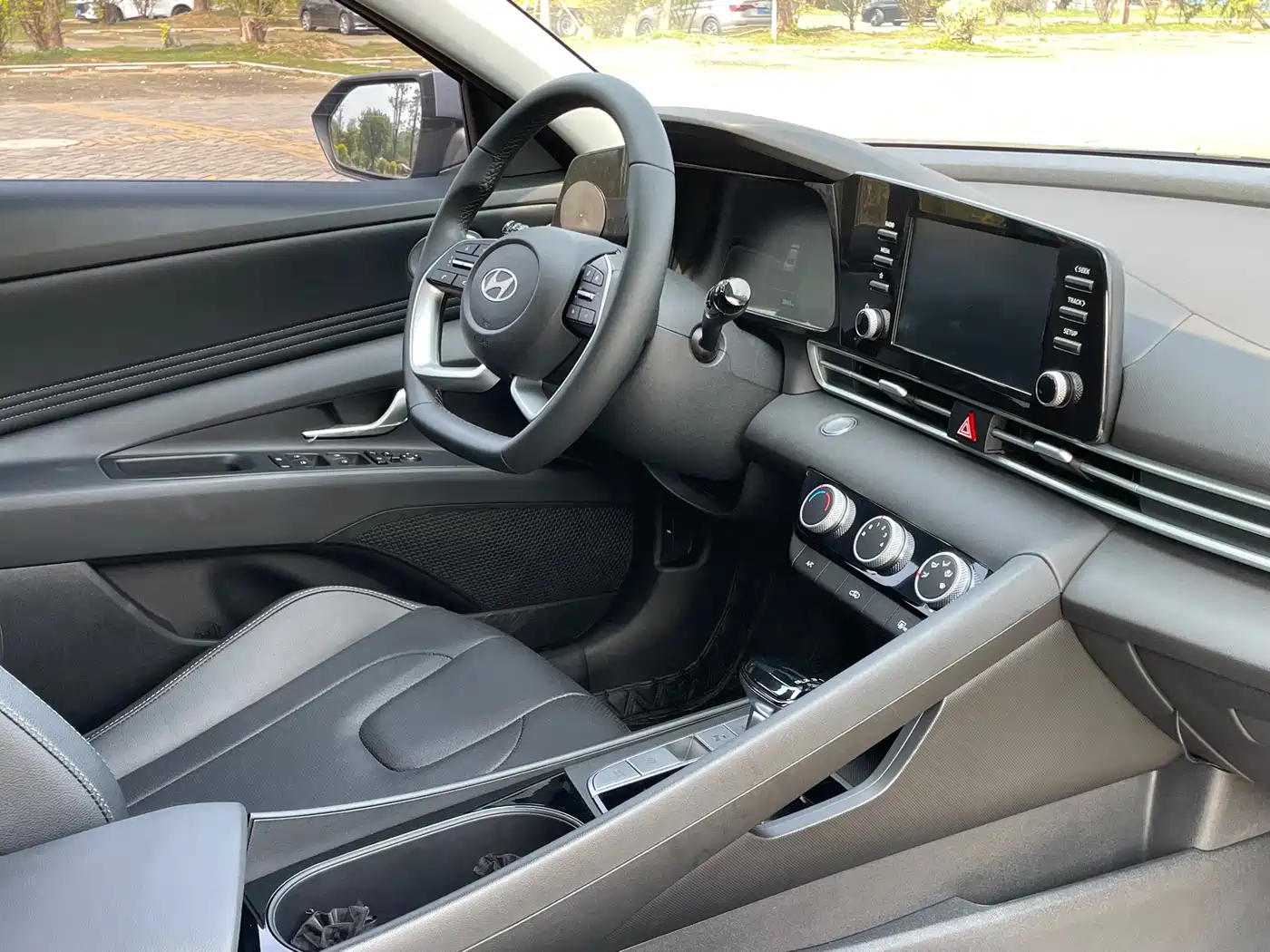 Hyundai Elantra 2023 1.5L CVT GLX Elite Edition фото 19