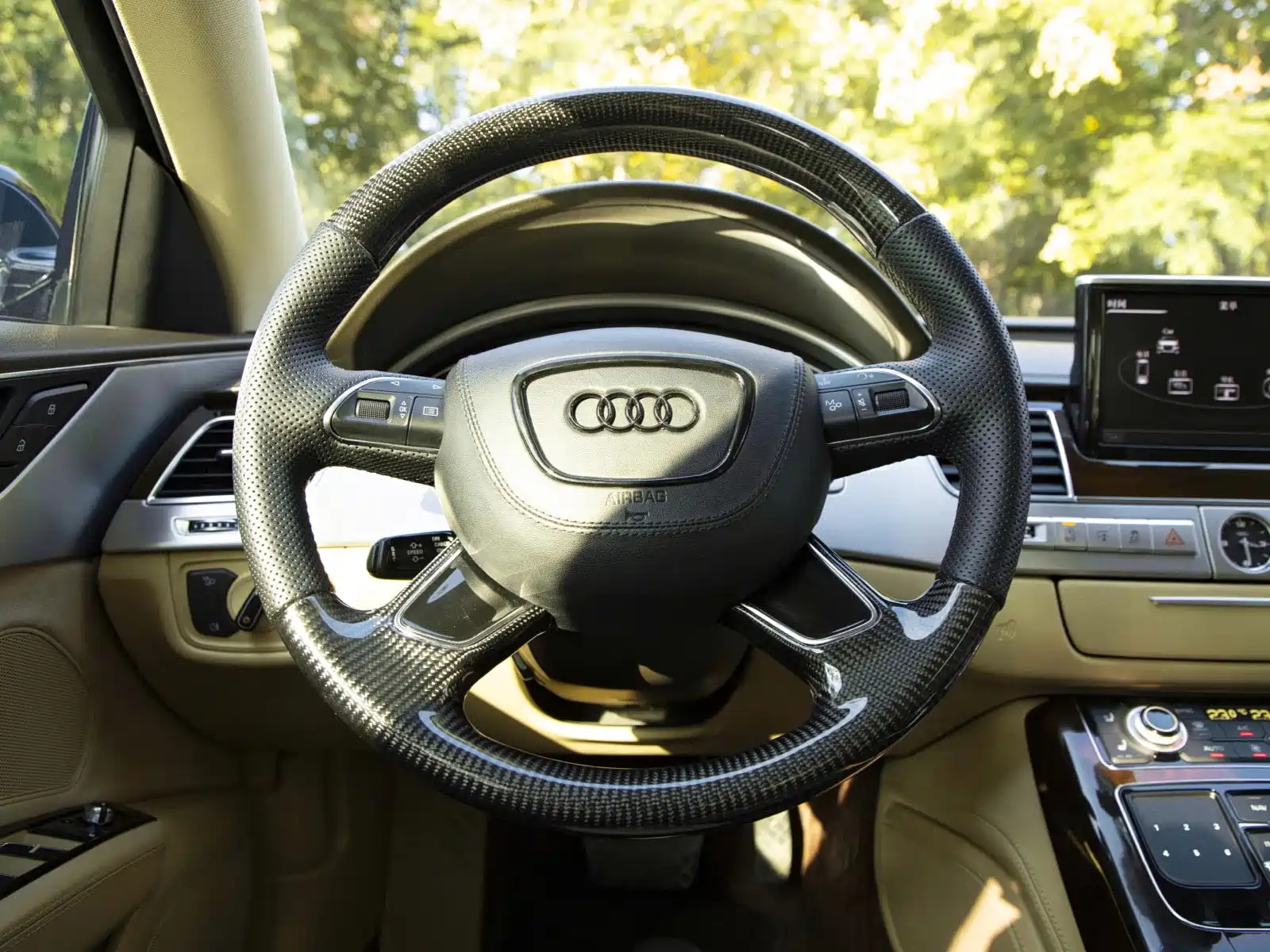 Photo 20 - Audi A8