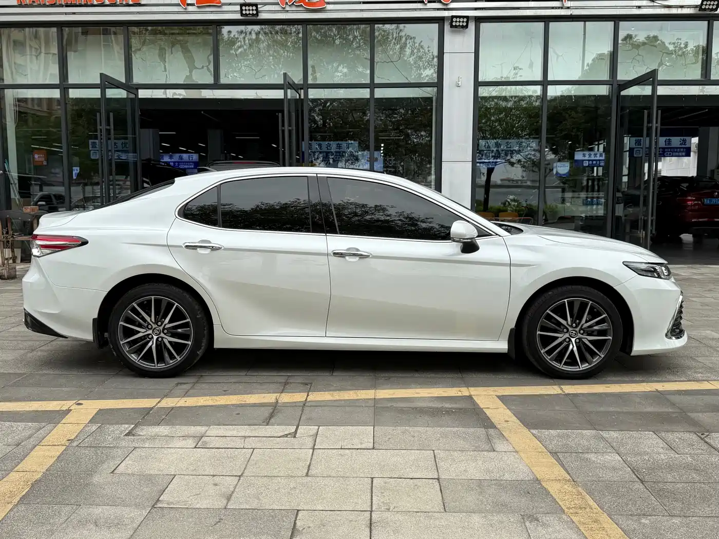Toyota Camry 2021 2.5G Luxury Edition фото 4