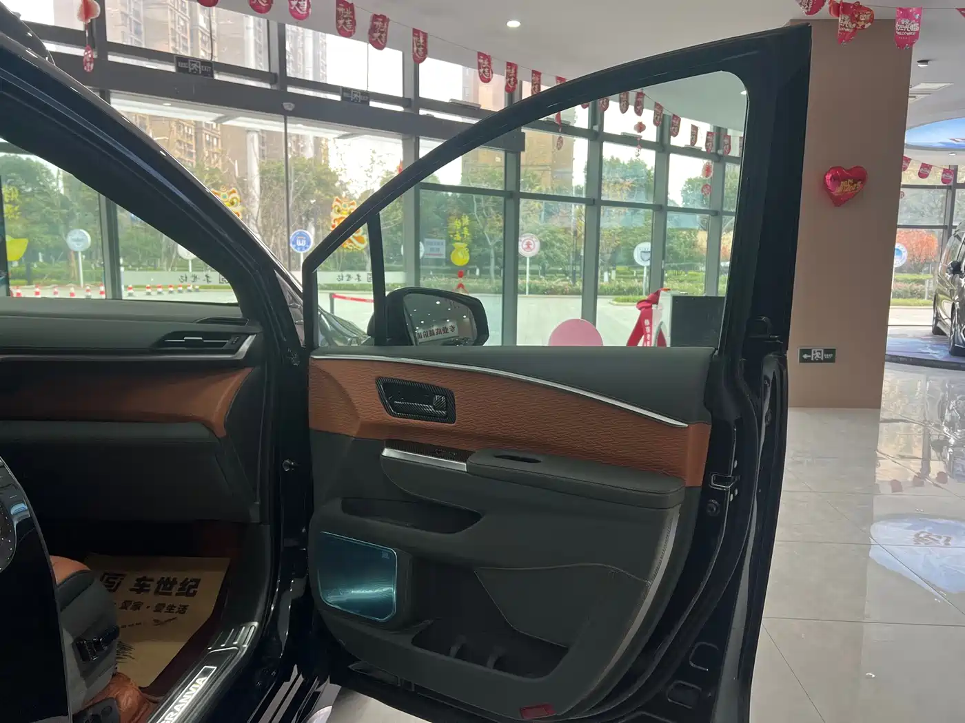 Toyota Granvia 2024 2.5L Hybrid Comfort фото 6