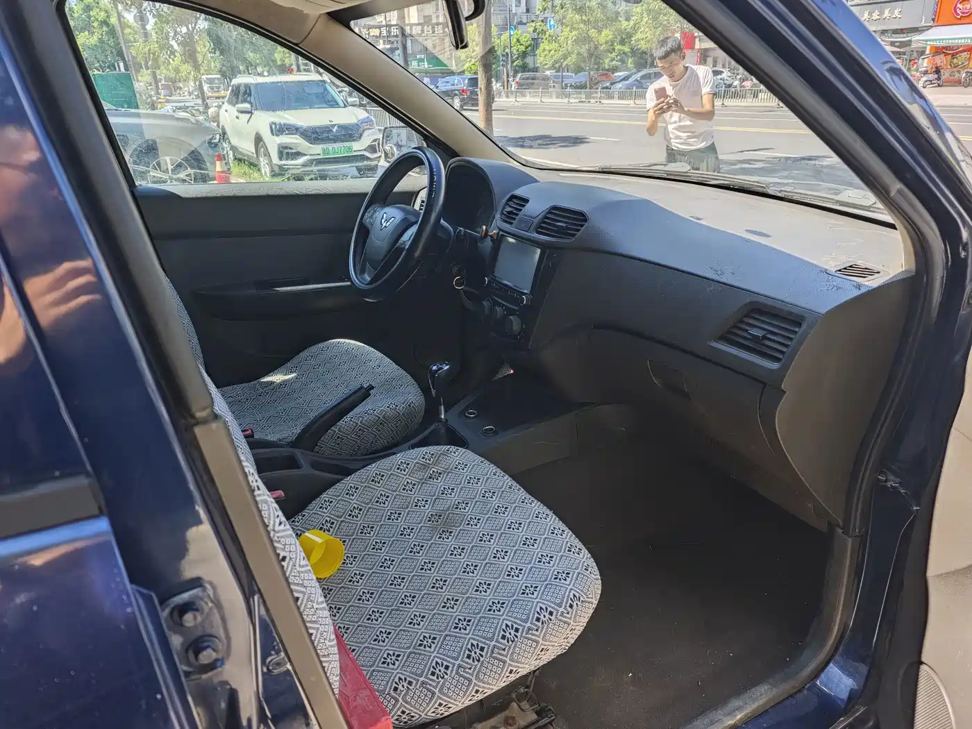 Wuling Motors Wuling Hongguang 2015 2010 1.2L Basic (China IV)