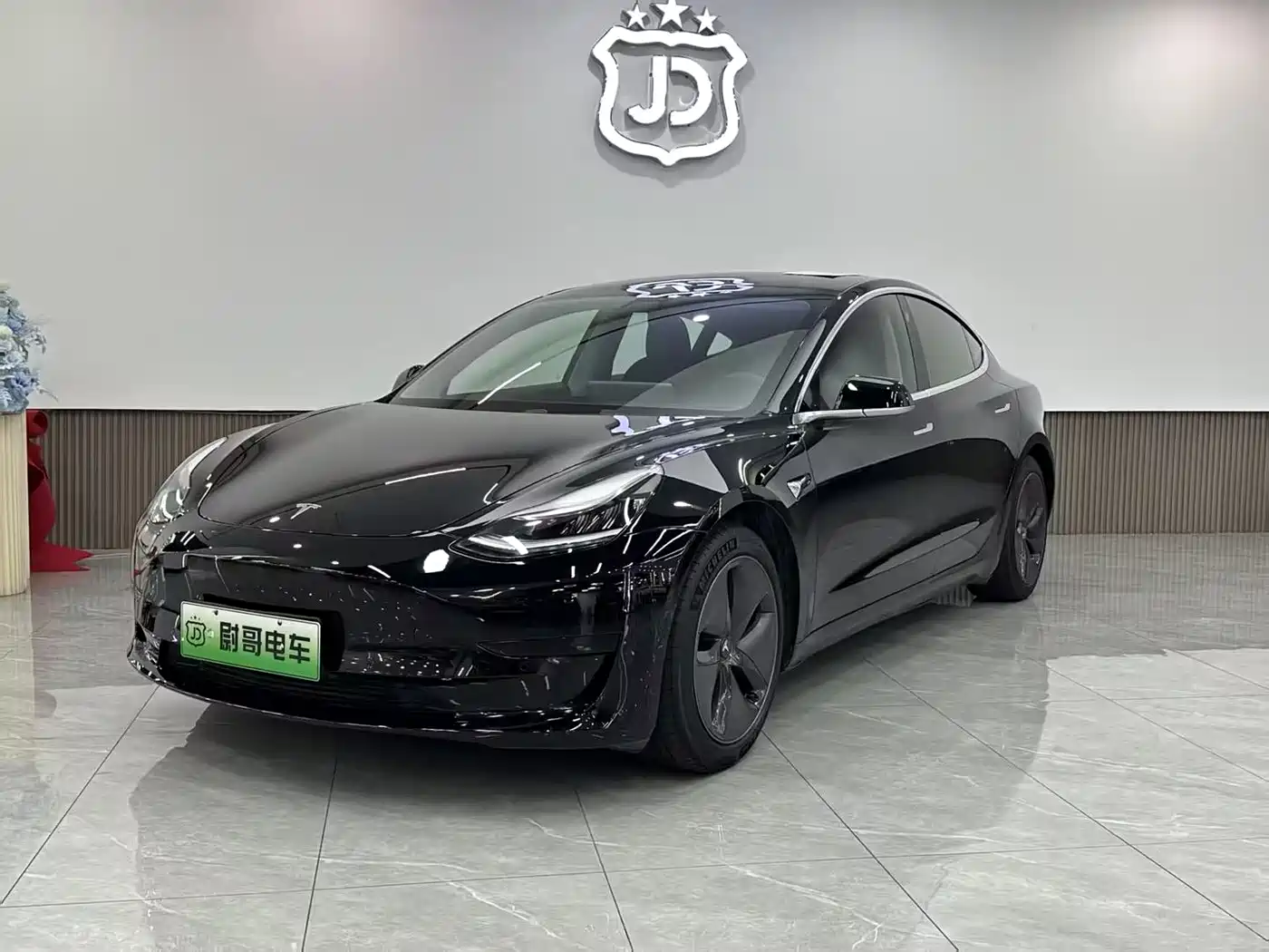 TESLA MODEL 3