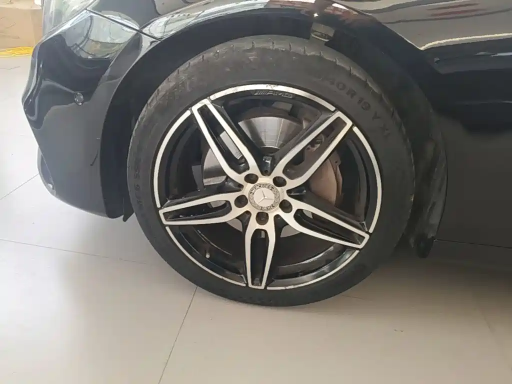 Фото 23 - Mercedes-Benz E-Class