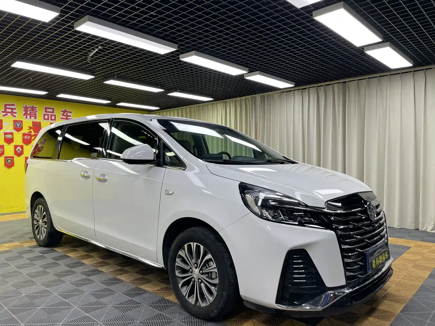 Buick GL8 2023 Land Business Class 652T Luxury фото 3
