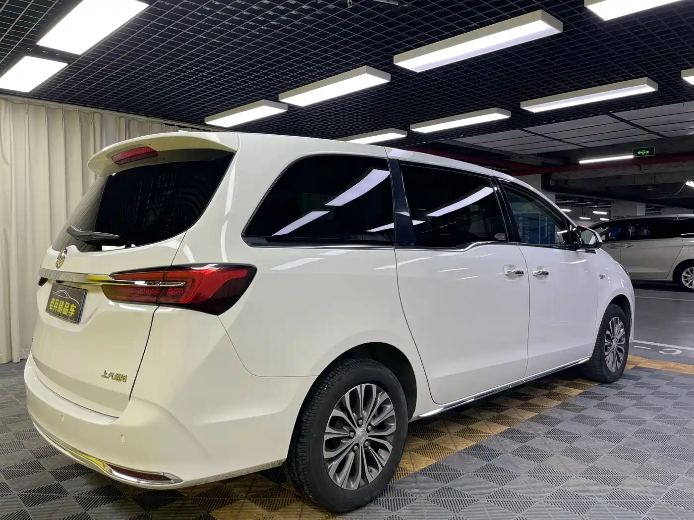 Buick GL8 2023 Land Business Class 652T Luxury фото 4