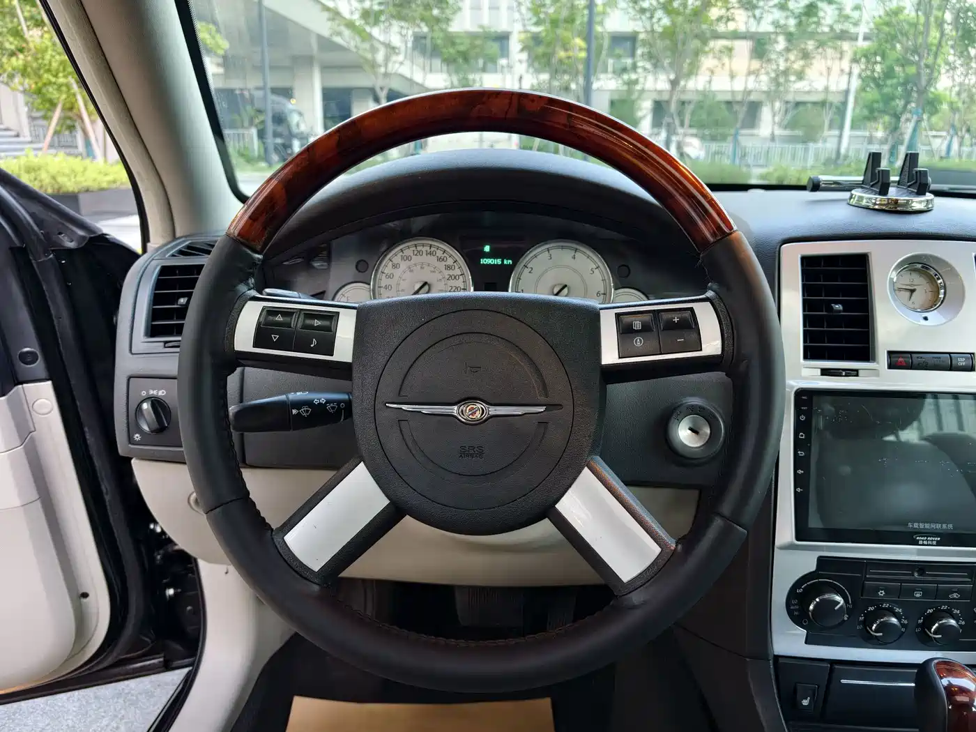 Chrysler 300C 2007 2006 Model 3.5L Luxury Navigator Edition