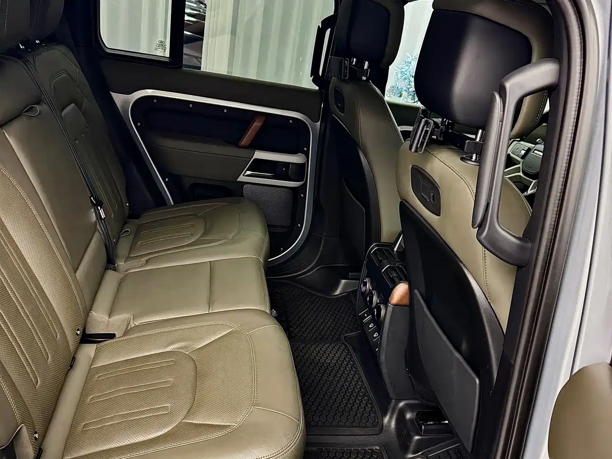 Фото 10 - Land Rover Defender