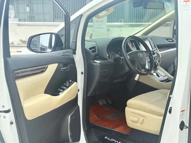Toyota Alphard 2019 Hybrid 2.5L Luxury — фото 4